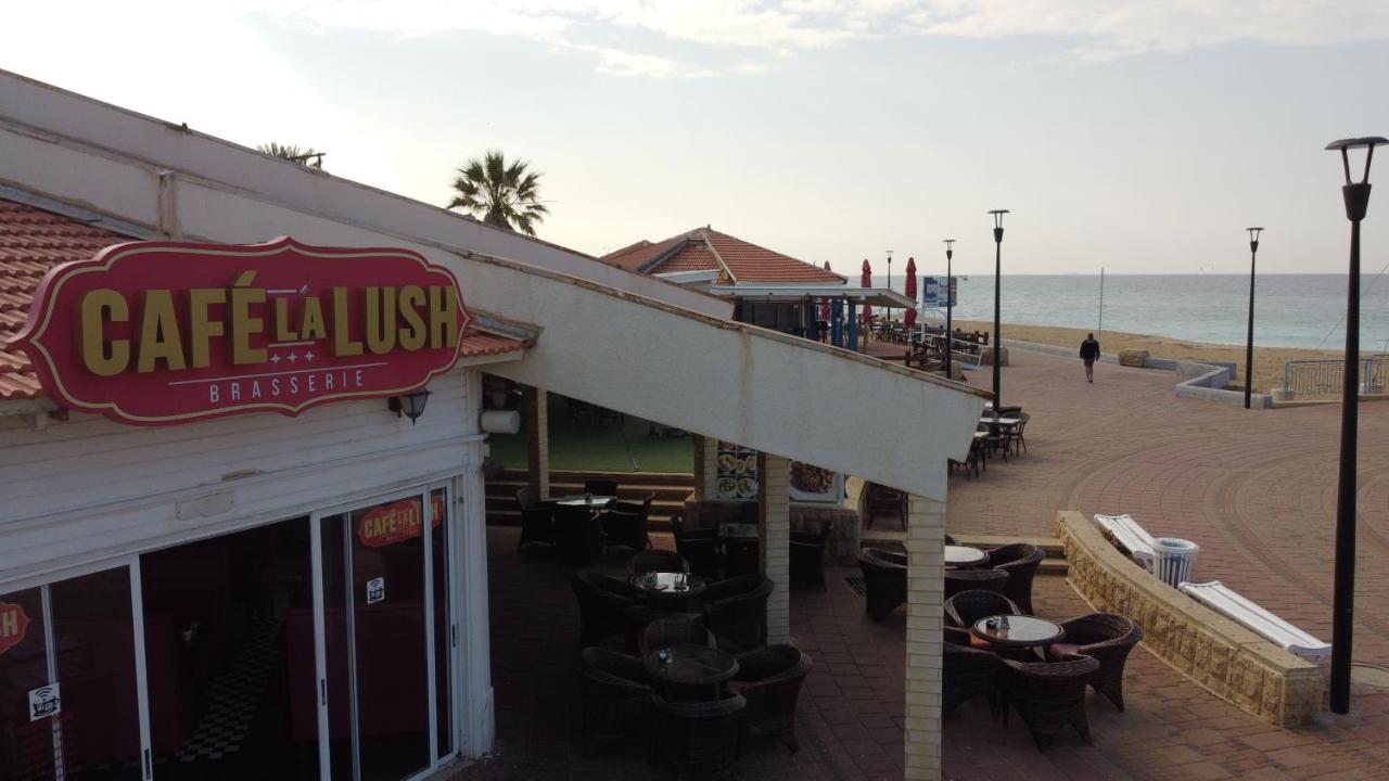 Hotel Breezot Yam à Nahariya Extérieur photo