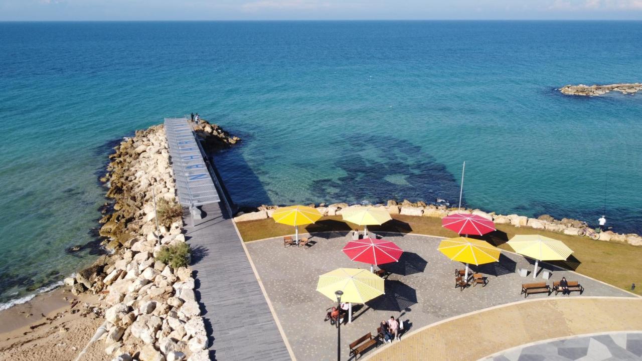 Hotel Breezot Yam à Nahariya Extérieur photo