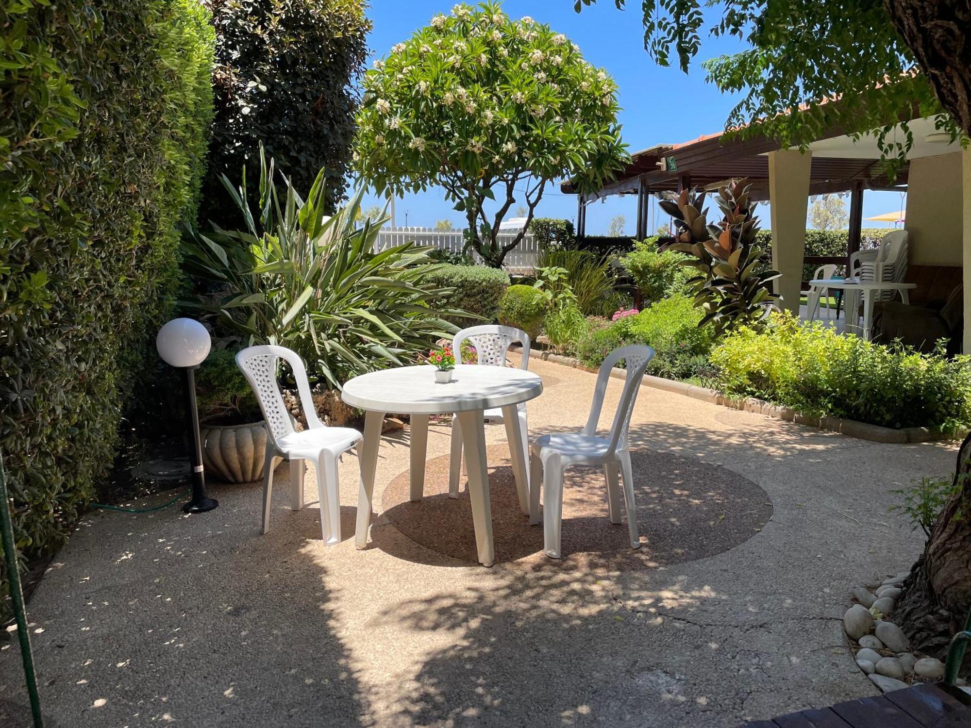 Hotel Breezot Yam à Nahariya Extérieur photo